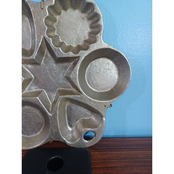 Vintage Cast Aluminum Baking Mold 9” X 8” Hanging Star Hearts Circles - Picture 5 of 15